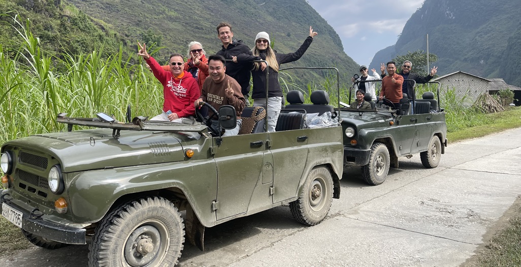 Jeep tour ha giang 